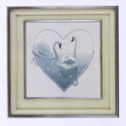 ​Нежная вышивка с лебедями