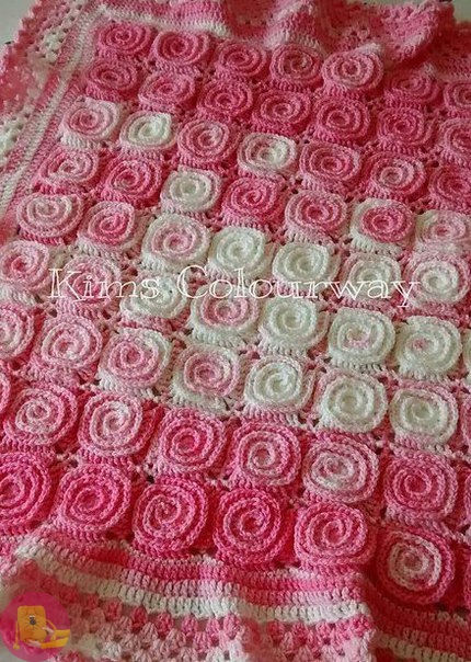 Плед из спиральных цветов