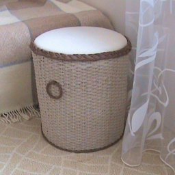 Пуфик из пластиковых бутылок