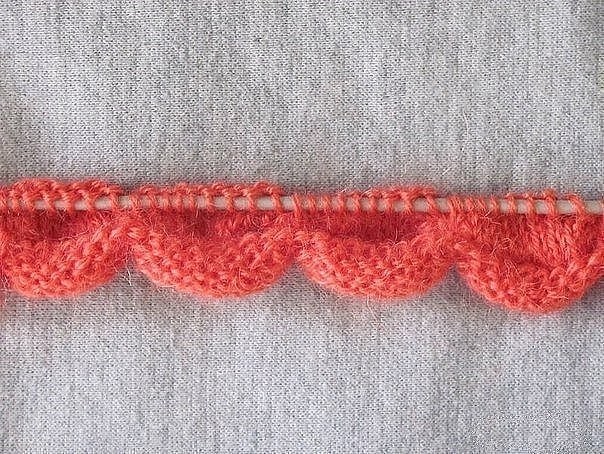 Вяжем цветок на спицах