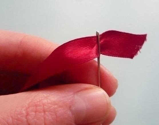 ​Восхитительная роза в технике вышивки летами