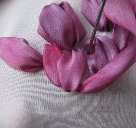 ​Вышиваем тюльпаны лентой