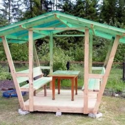 Беседка с крышей из поликарбоната