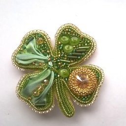 Брошь "Клевер": вышивка бисером