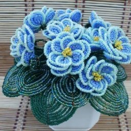 Букет голубых фиалок