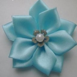 Как сделать цветок-украшение из атласной ленты