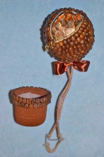 Кофейный топиарий с монетами