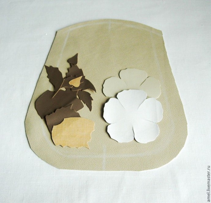 Декор сумки с цветком