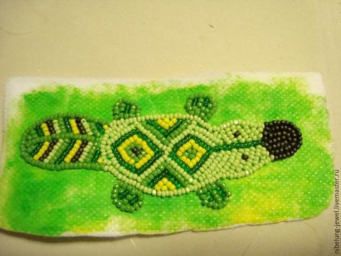 Утконос в этническом стиле