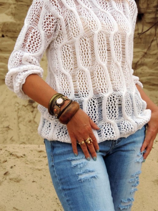 Пуловер с эффектным узором спицами