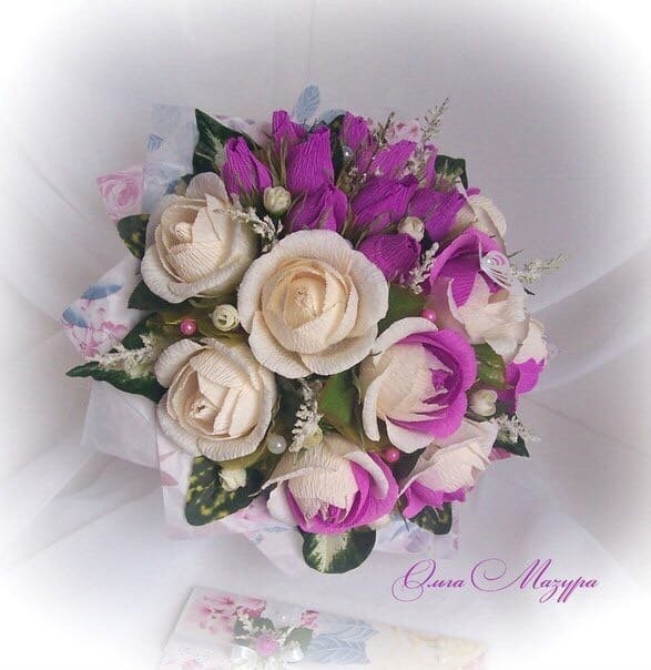 ​Сладкий букет из двухцветных роз