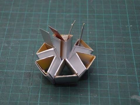 Стильная люстра из фольги