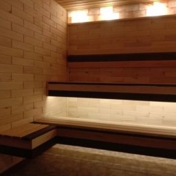 Баня с эффектом парящих полок