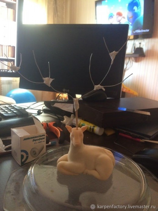Подставка для украшений в виде оленя