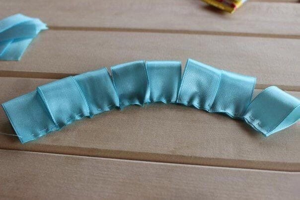 Бантики из атласных лент