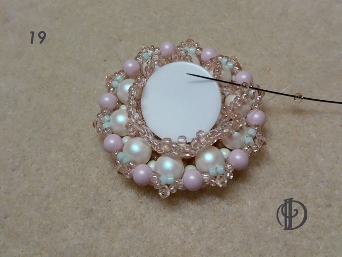 Лунная брошь с кабошоном-лунасофтом Лунная брошь с кабошоном-лунасофтом