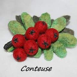 Веточка рябины из шерсти