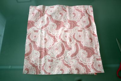 Изумительной красоты подушка с объемными элементами