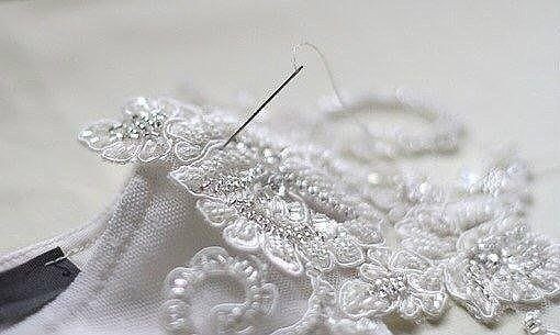 Красивый декор плеч легким движением руки