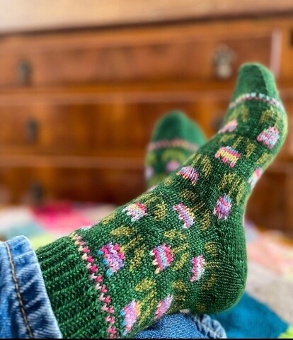 Вяжем милые носочки с тюльпанчиками Вяжем милые носочки с тюльпанчиками