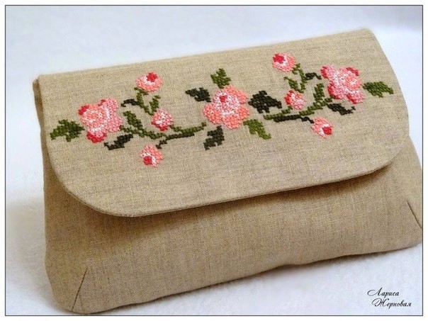 Вышивка на сумочках и клатчах