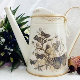 Красивый декупаж металлической лейки