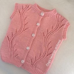 ​Жилетка с узором-веточками