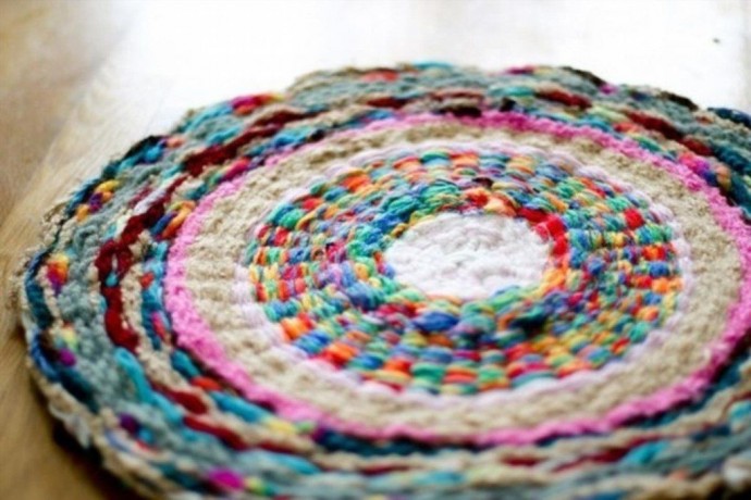 Плетение коврика с помощью обруча