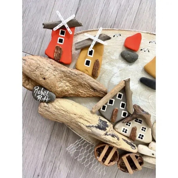 ​Домики из коряг