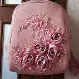 ​Идеи рюкзаков с вышивкой лентами