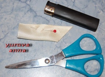 Листочки с сердечками в технике канзаши