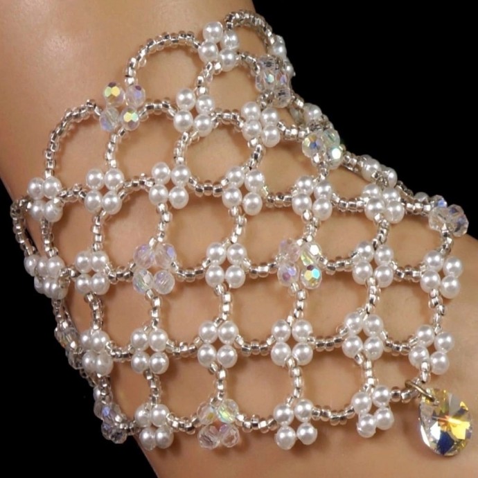 Украшения из бисера