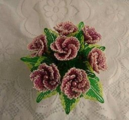 Махровая фиалка из бисера