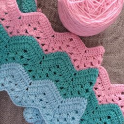 Очень красивый узор крючком зубчиками