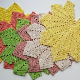 Салфетки и кайма в форме листиков