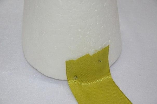 Ёлочка из атласной ленты