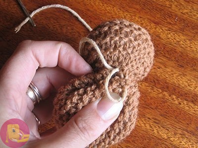 Зайчик из вязаного квадрата