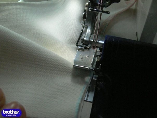 Как сделать повороты при работе на оверлоке