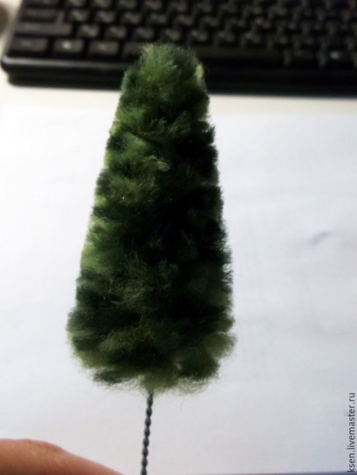 Декоративная ёлка из пряжи