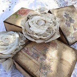 Коробочки для брошек