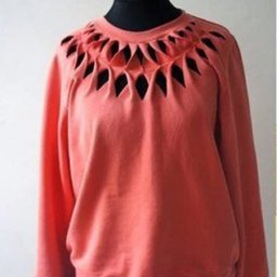 ​Интересное прорезное оформление блузки