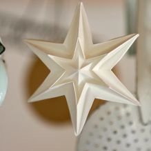 Превращаем обычную гирлянду в звездную с помощью бумаги