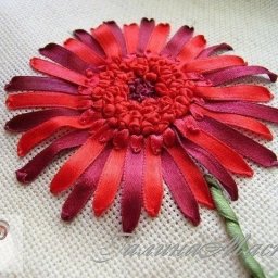 ​Вышивка лентами: герберы