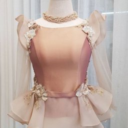 Блузы оригинального кроя с вышивкой