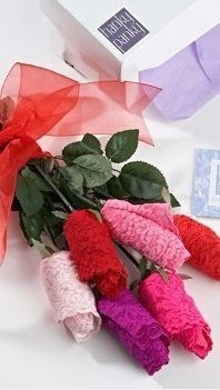 Оригинальные розы из кружевного белья