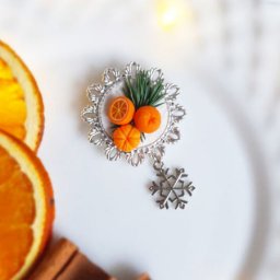 Брошь с мандаринами