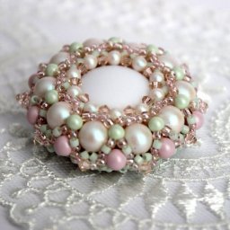 Лунная брошь с кабошоном-лунасофтом