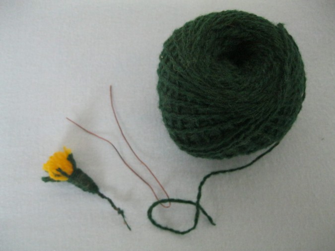 Одуванчики в жёлтых сарафанчиках: шерстяная живопись.