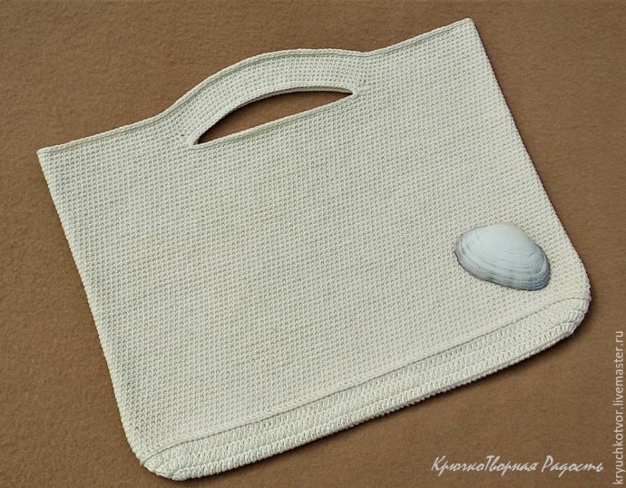 Своеобразная сумка с декором из ракушек и морских звезд