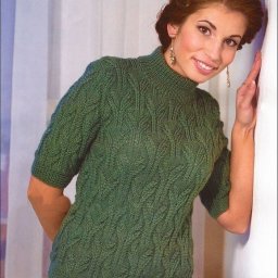 ​Зеленая кофточка с ажурным узором на спицах